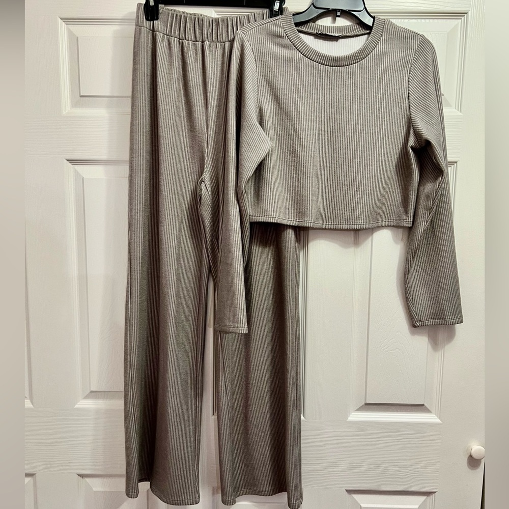Paper Crane Gray Ribbed Lounge Two-Piece Set